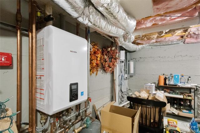 19 Charles Street, Port Washington, NY 11050