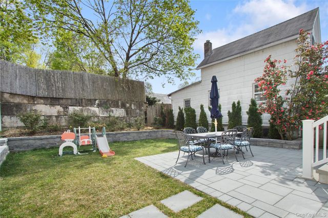 19 Charles Street, Port Washington, NY 11050