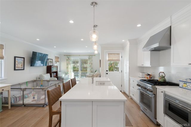 19 Charles Street, Port Washington, NY 11050