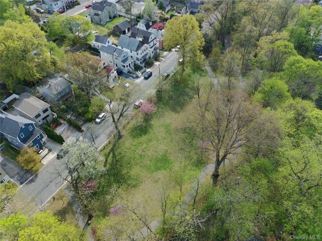 19 Charles Street, Port Washington, NY 11050