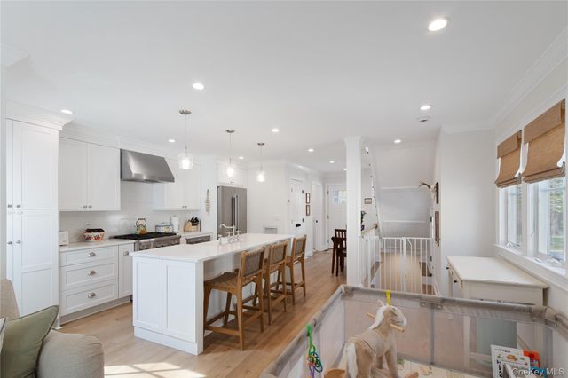 19 Charles Street, Port Washington, NY 11050