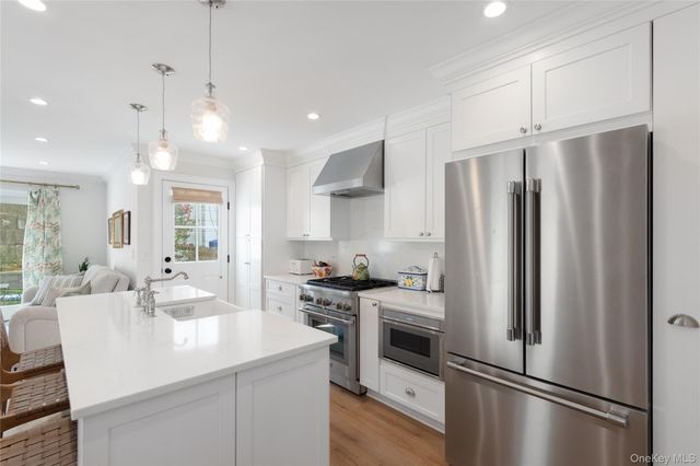 19 Charles Street, Port Washington, NY 11050