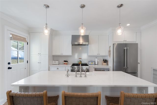 19 Charles Street, Port Washington, NY 11050