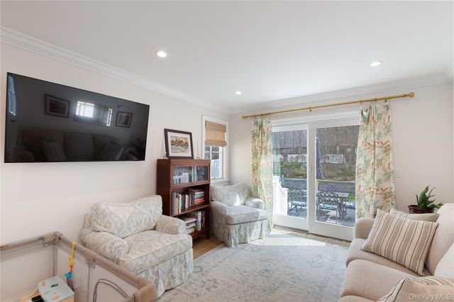 19 Charles Street, Port Washington, NY 11050