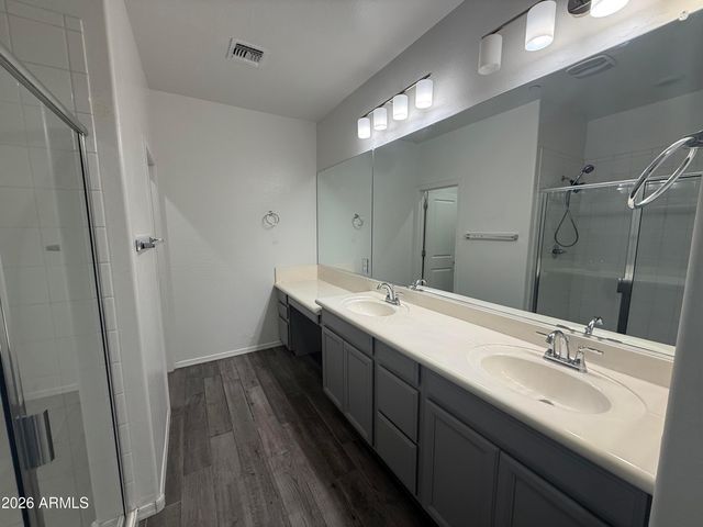 1959 E HAMPTON Lane 104, Gilbert, AZ 85295