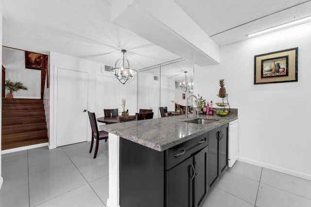 8437 N Coral Cir 8437, North Lauderdale, FL 33068
