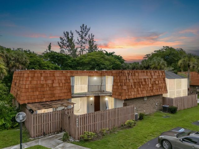 8437 N Coral Cir 8437, North Lauderdale, FL 33068