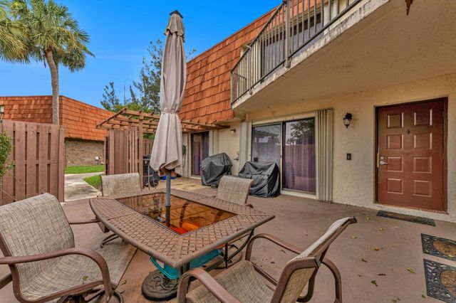 8437 N Coral Cir 8437, North Lauderdale, FL 33068