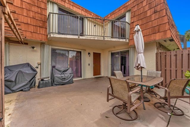8437 N Coral Cir 8437, North Lauderdale, FL 33068
