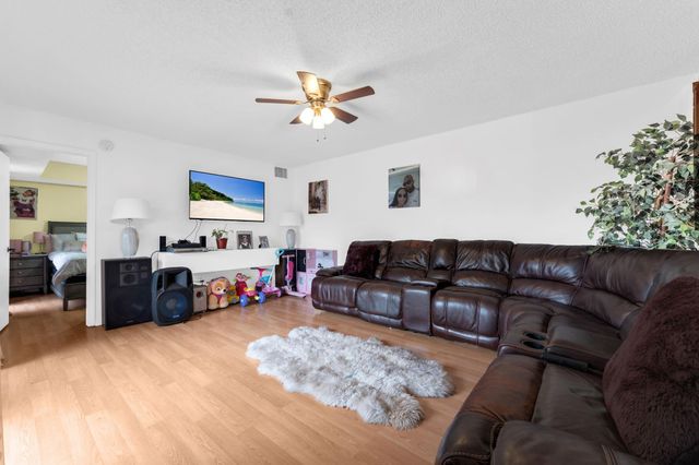 8437 N Coral Cir 8437, North Lauderdale, FL 33068