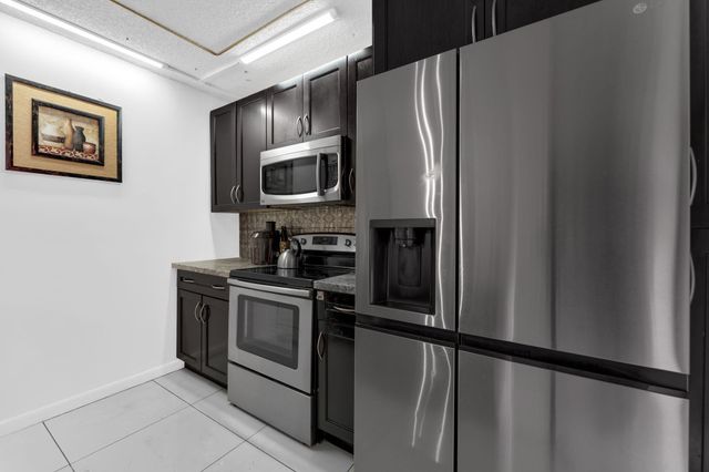 8437 N Coral Cir 8437, North Lauderdale, FL 33068