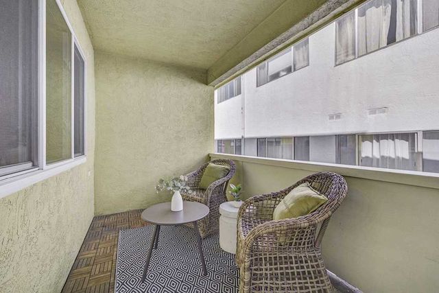 3750 Harrison St 304, Oakland, CA 94611