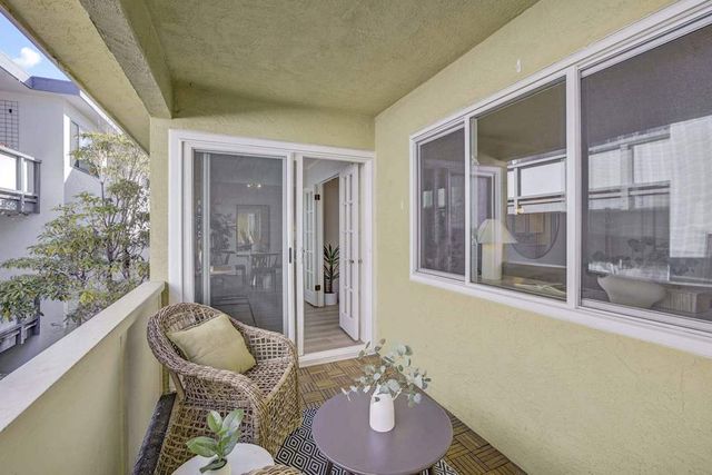 3750 Harrison St 304, Oakland, CA 94611