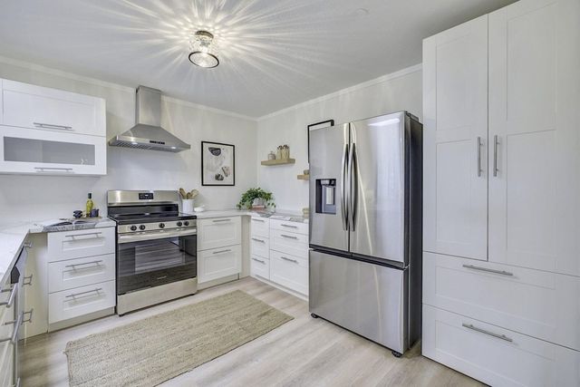 3750 Harrison St 304, Oakland, CA 94611