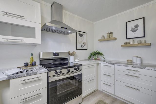 3750 Harrison St 304, Oakland, CA 94611