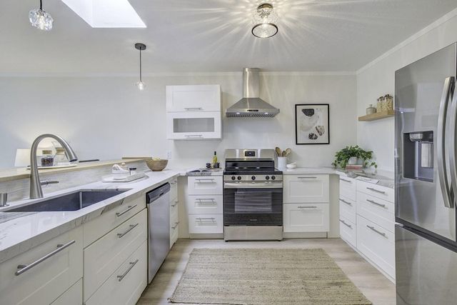 3750 Harrison St 304, Oakland, CA 94611