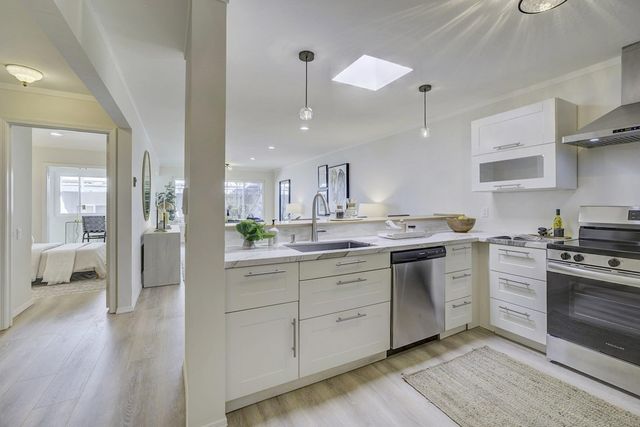 3750 Harrison St 304, Oakland, CA 94611