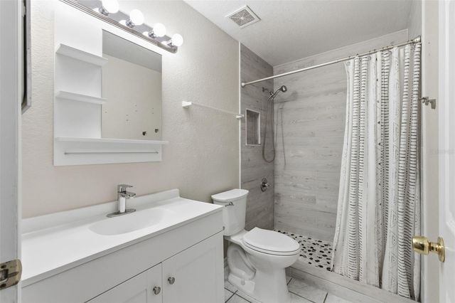 325 E PLYMOUTH AVENUE, Deland, FL 32724