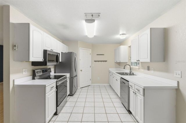 325 E PLYMOUTH AVENUE, Deland, FL 32724