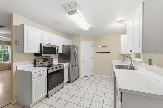 325 E PLYMOUTH AVENUE, Deland, FL 32724