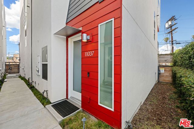 11037 Morrison Street, North Hollywood, CA 91601