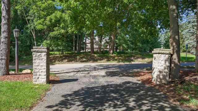 0000 Lone Pine Road, Bloomfield Charter Township, MI 48302