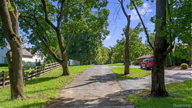 0000 Lone Pine Road, Bloomfield Charter Township, MI 48302