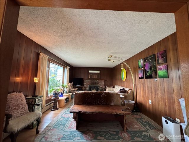 402 W Maple Street, Sequim, WA 98382