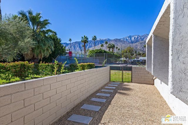 1733 Capri Circle, Palm Springs, CA 92264