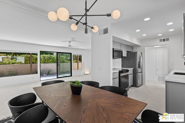 1733 Capri Circle, Palm Springs, CA 92264