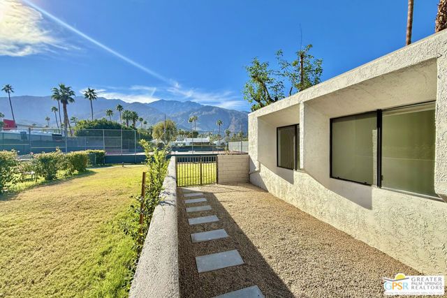 1733 Capri Circle, Palm Springs, CA 92264
