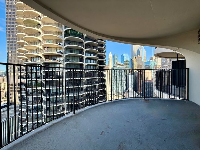 300 N STATE Street 2907, Chicago, IL 60654