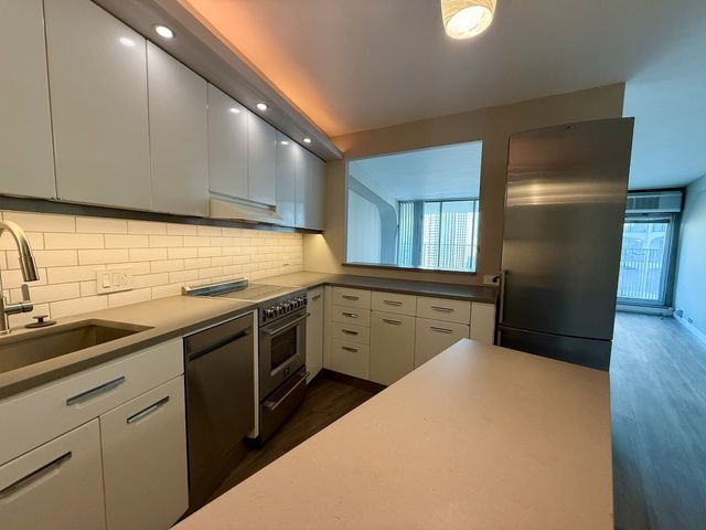 300 N STATE Street 2907, Chicago, IL 60654