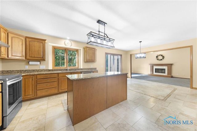 8733 Saint George Drive, Holland, OH 43528