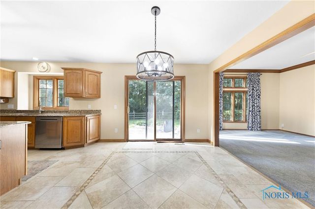 8733 Saint George Drive, Holland, OH 43528