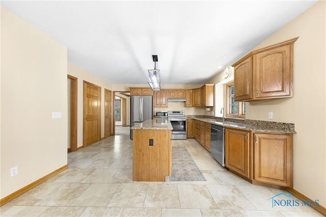 8733 Saint George Drive, Holland, OH 43528