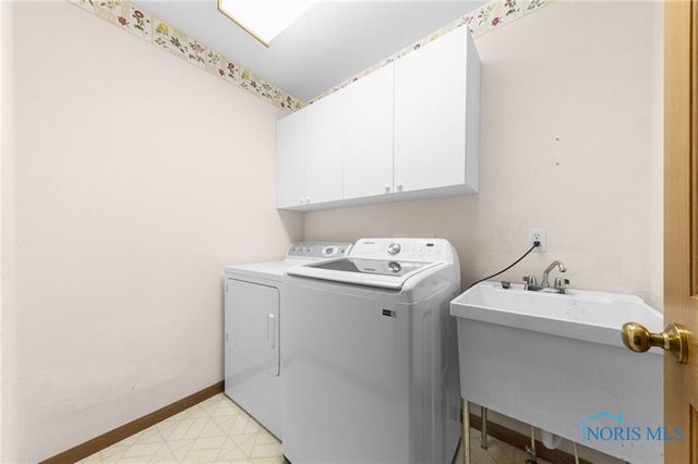 8733 Saint George Drive, Holland, OH 43528