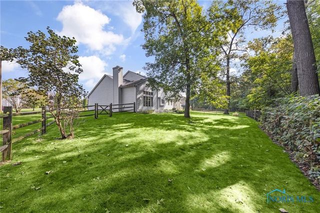 8733 Saint George Drive, Holland, OH 43528