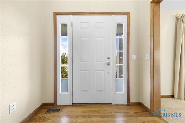 8733 Saint George Drive, Holland, OH 43528