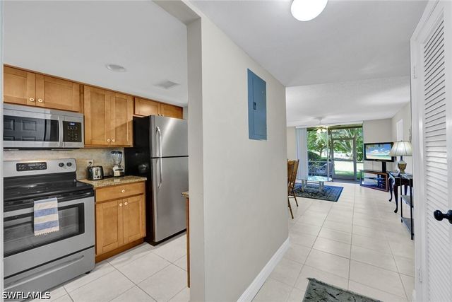 100 Forest Lakes BLVD 110, Naples, FL 34105