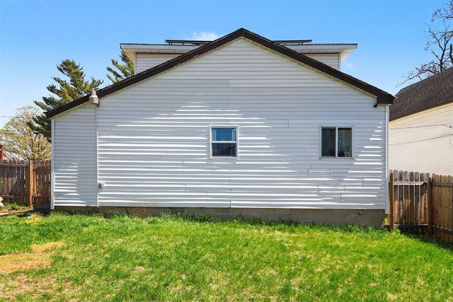 136 S Hemlock Street, Evart, MI 49631