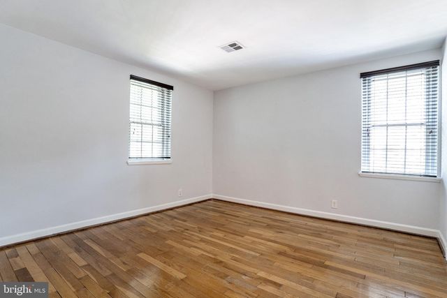 2925 S DINWIDDIE ST, Arlington, VA 22206