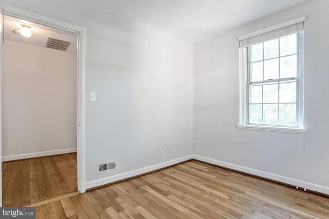 2925 S DINWIDDIE ST, Arlington, VA 22206