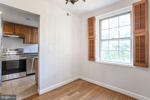 2925 S DINWIDDIE ST, Arlington, VA 22206
