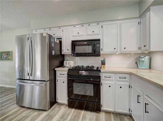120 Seco Dr, Portland, TX 78374