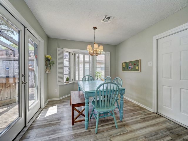 120 Seco Dr, Portland, TX 78374