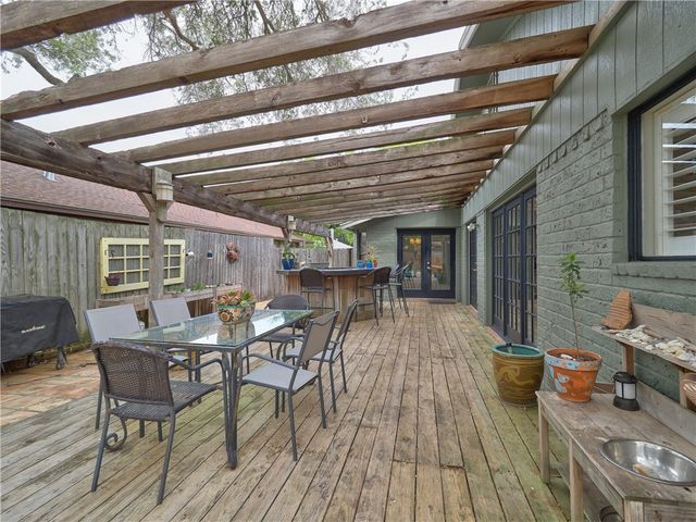 120 Seco Dr, Portland, TX 78374