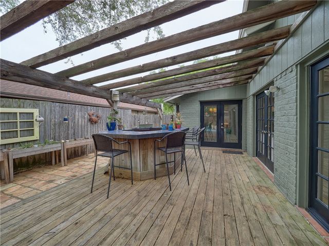 120 Seco Dr, Portland, TX 78374