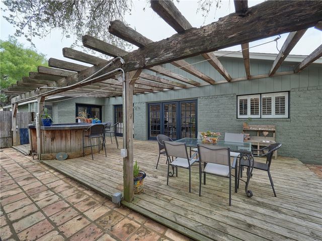 120 Seco Dr, Portland, TX 78374