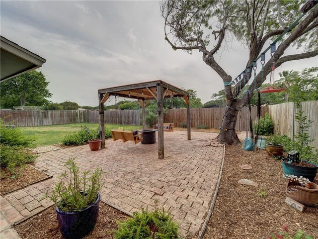 120 Seco Dr, Portland, TX 78374
